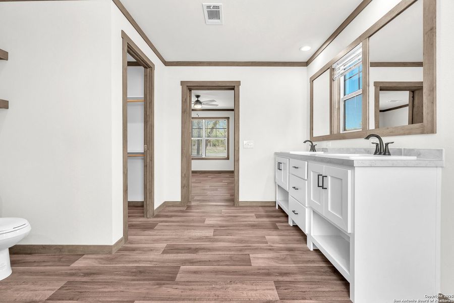 Furnished interior view inside a new home in , La Vernia (Image 6). Furnished interior view inside a new home in , La Vernia (Image 6).