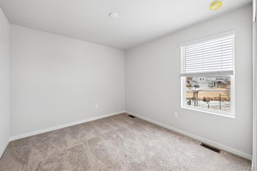 Spacious, unfurnished interior of a new home in Coyote Creek, Fort Lupton (Image 23).