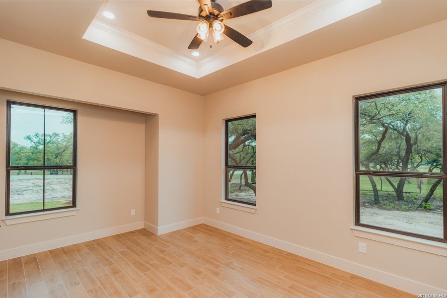 Spacious, unfurnished interior of a new home in , La Vernia (Image 29).