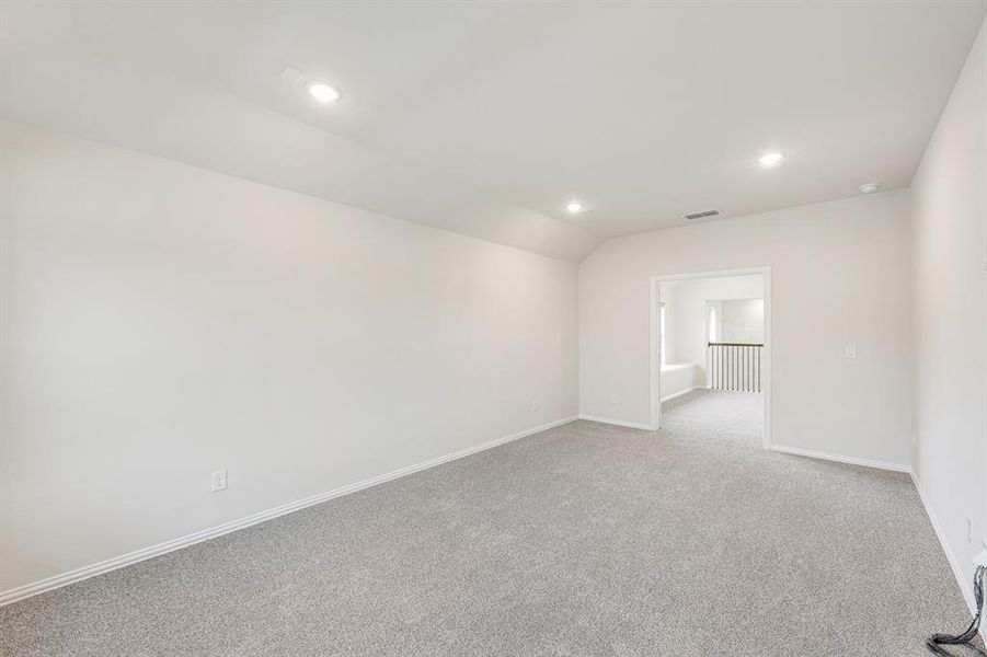 Spacious, unfurnished interior of a new home in Sonoma Verde, McLendon-Chisholm (Image 31).