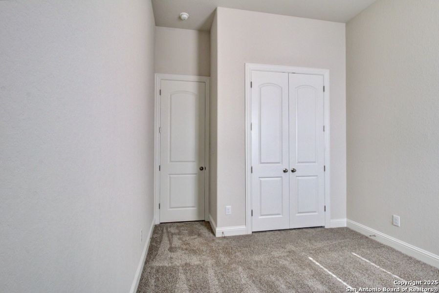 Spacious, unfurnished interior of a new home in Veramendi, New Braunfels (Image 17).