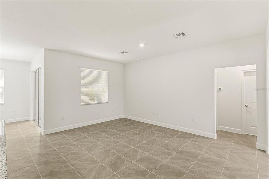 Spacious, unfurnished interior of a new home in , Palm Bay (Image 37).