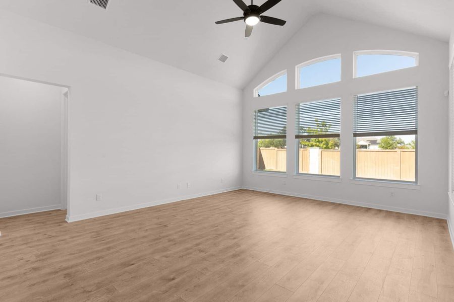 Spacious, unfurnished interior of a new home in Highland Village, Georgetown (Image 9).