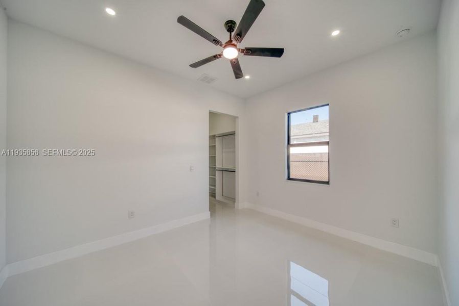 Spacious, unfurnished interior of a new home in , Cape Coral (Image 68).