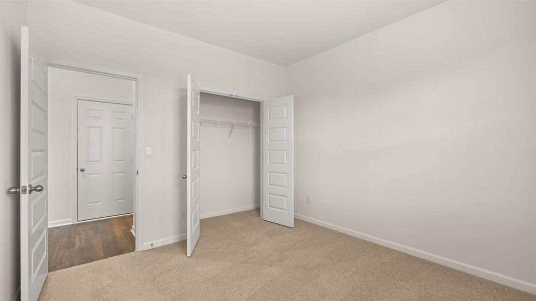 Spacious, unfurnished interior of a new home in Bridle Creek, Locust Grove (Image 25).