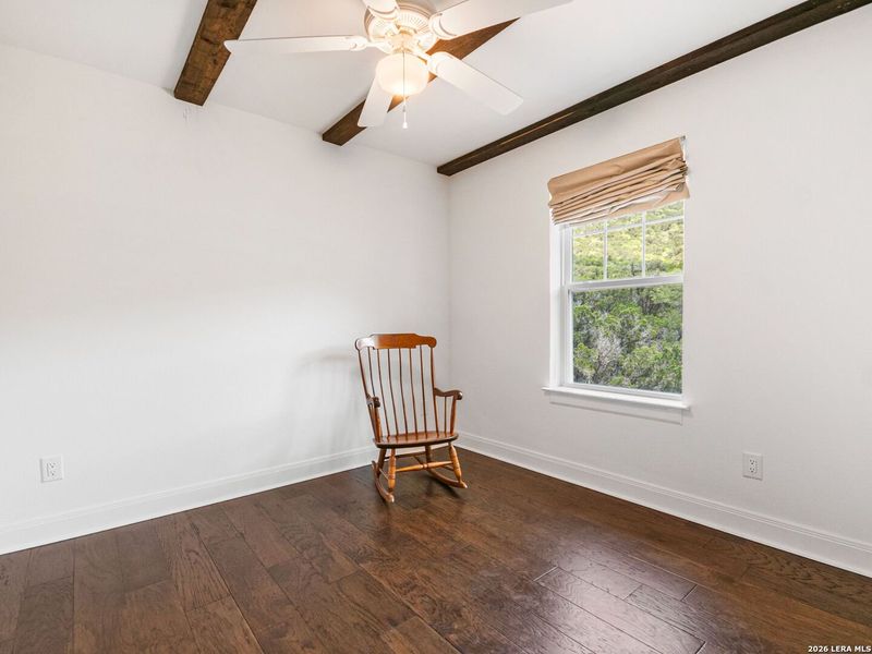 Spacious, unfurnished interior of a new home in , Bandera (Image 22).