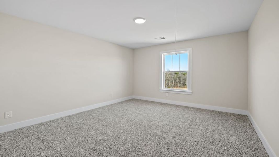 Spacious, unfurnished interior of a new home in Shadowood, Seneca (Image 25).