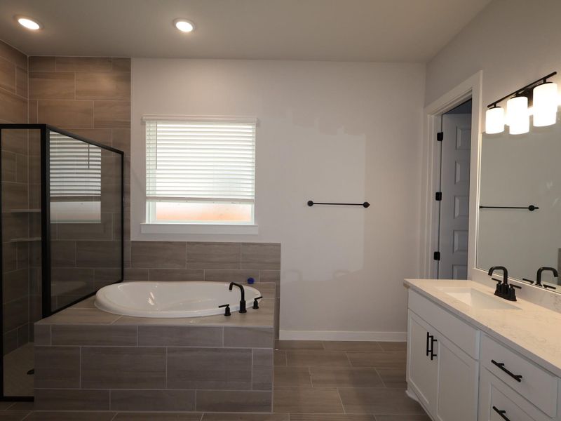 Furnished interior view inside a new home in Edgewood, Leander (Image 8).