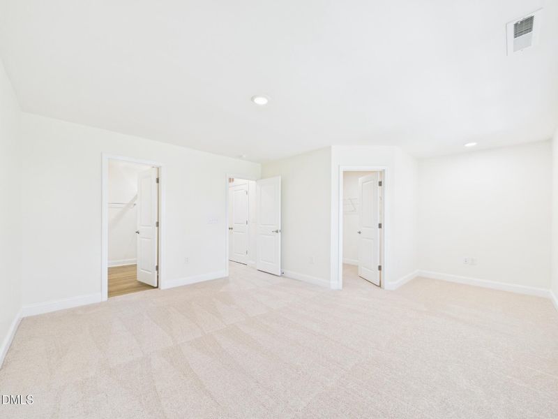 CAM01608G0-PR0114-STILL025