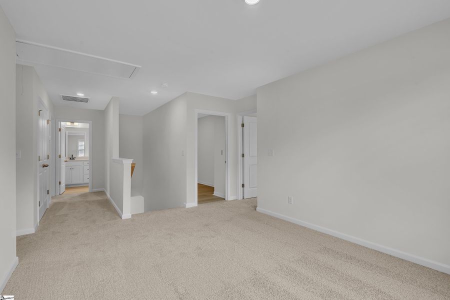 Spacious, unfurnished interior of a new home in Lynbrook, Boiling Springs (Image 15). Spacious, unfurnished interior of a new home in Lynbrook, Boiling Springs (Image 15).