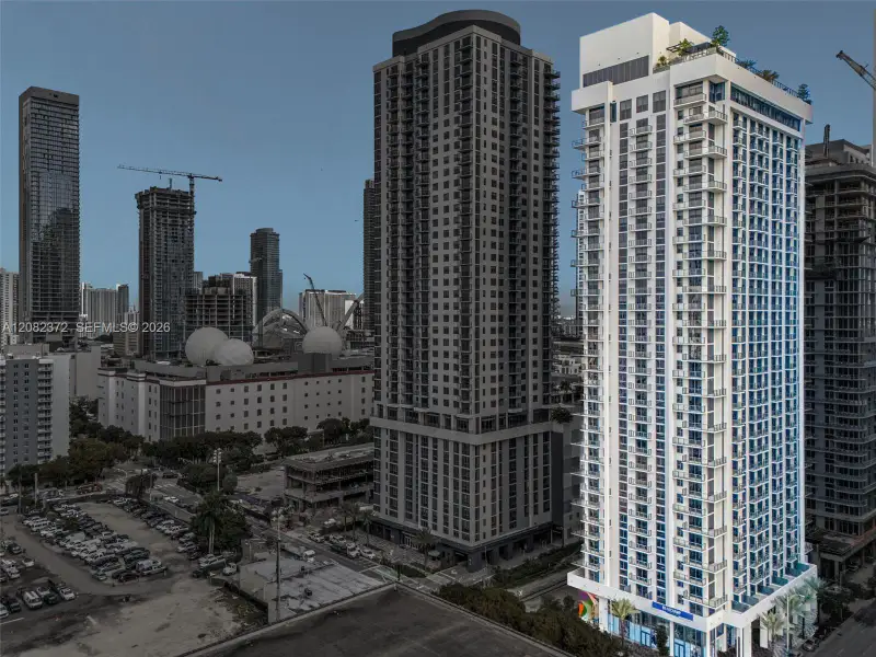 Condo located in Miami, FL showcasing its design and architecture (Image 20).