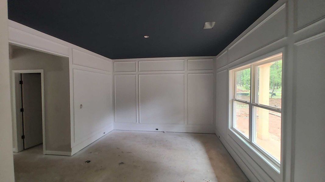 Spacious, unfurnished interior of a new home in Rocky Mount, Greenville (Image 1).