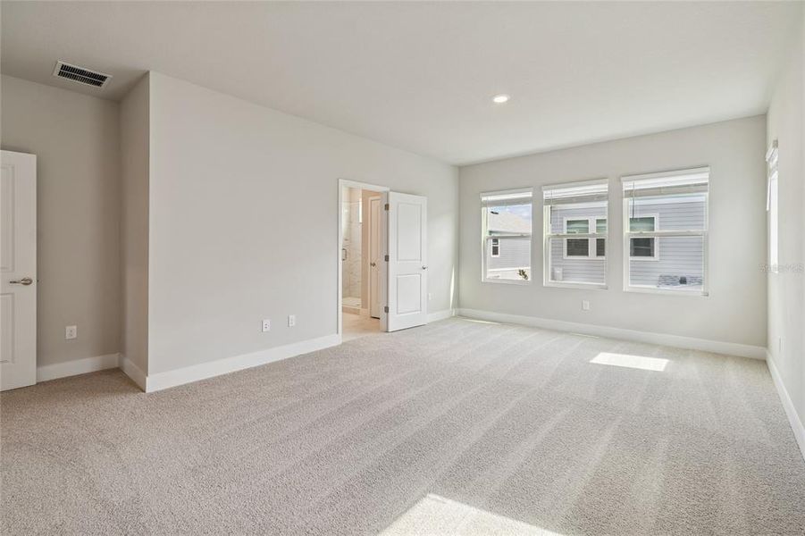 Spacious, unfurnished interior of a new home in , Parrish (Image 24).
