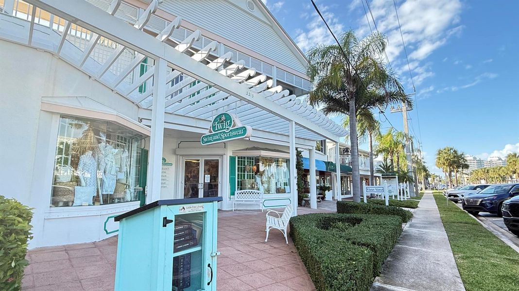 Exterior details and patio area of a home in , Vero Beach (Image 3).
