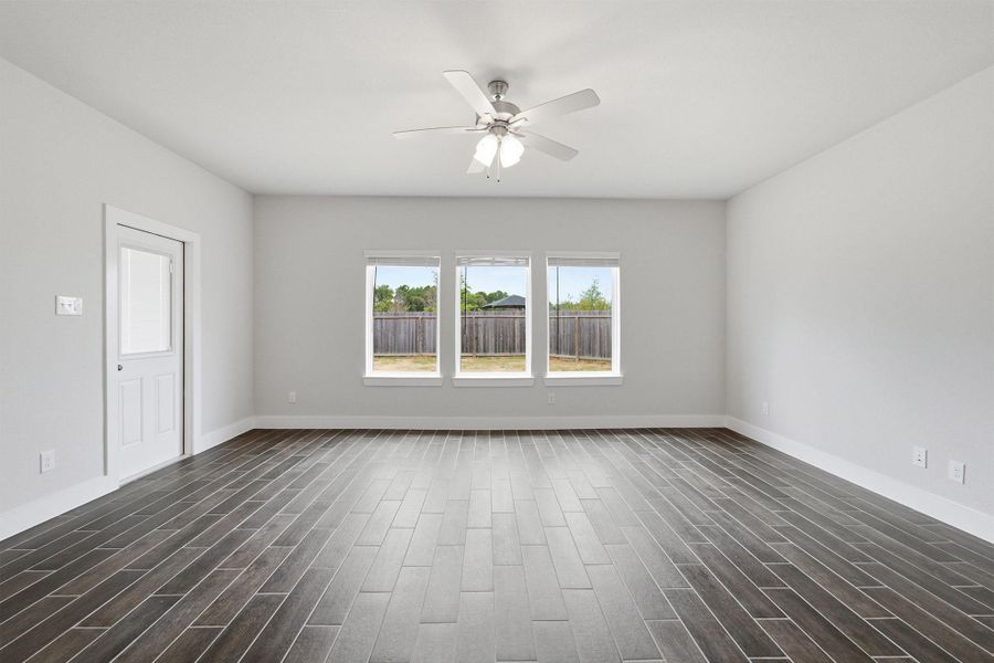 Spacious, unfurnished interior of a new home in Caney Mills, Conroe (Image 23).