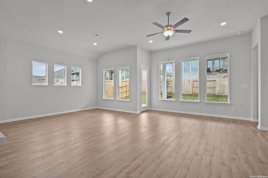 Spacious, unfurnished interior of a new home in Homestead, Schertz (Image 25).