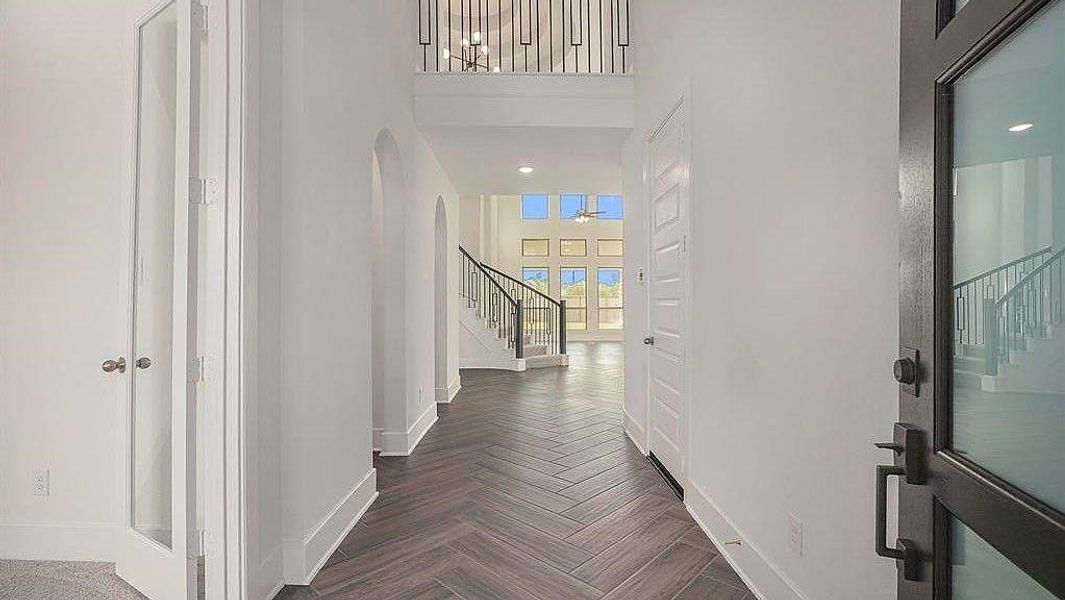 Spacious, unfurnished interior of a new home in The Trails, New Caney (Image 17).