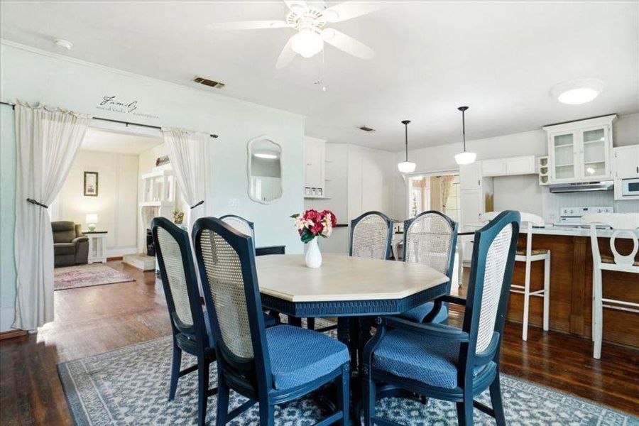 Furnished interior view inside a new home in , Itasca (Image 28).