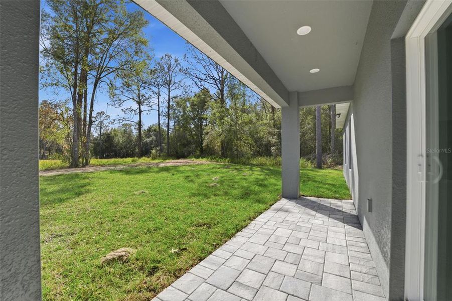 Exterior details and patio area of a home in , Citrus Springs (Image 3).