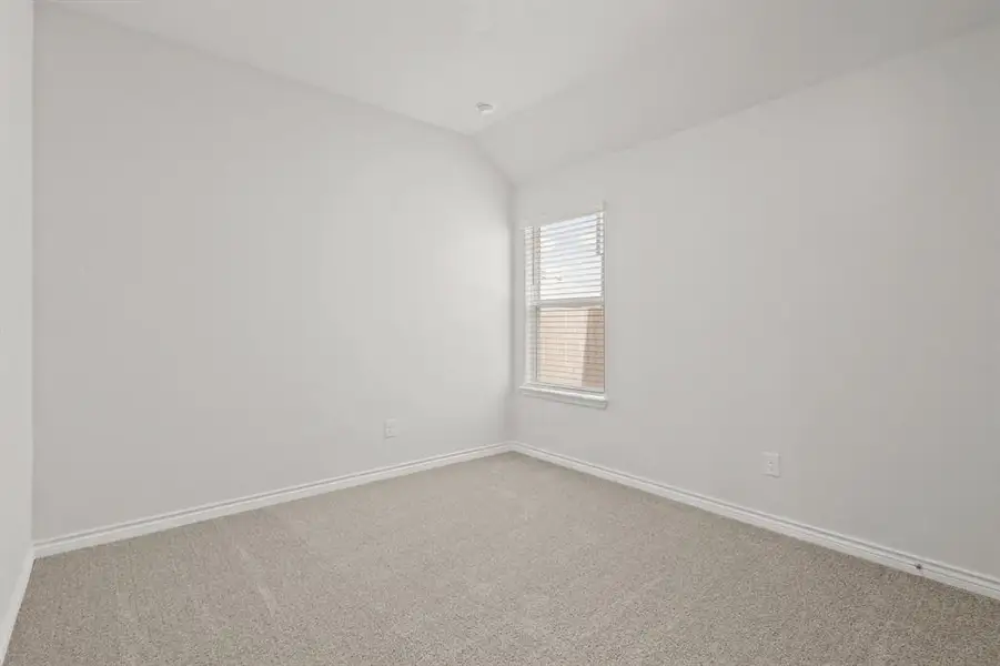 Spacious, unfurnished interior of a new home in Sycamore Landing, Fort Worth (Image 9).