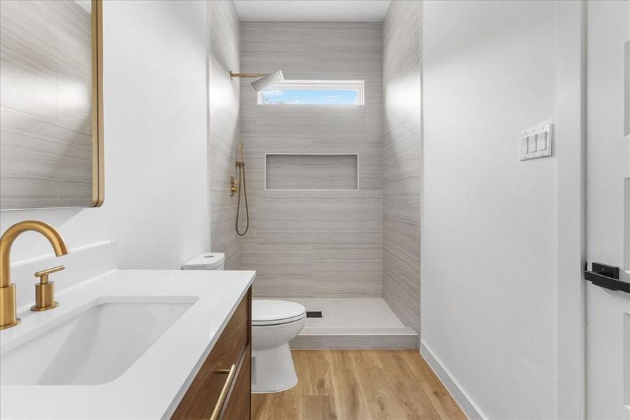 Furnished interior view inside a new home in , Dallas (Image 5).