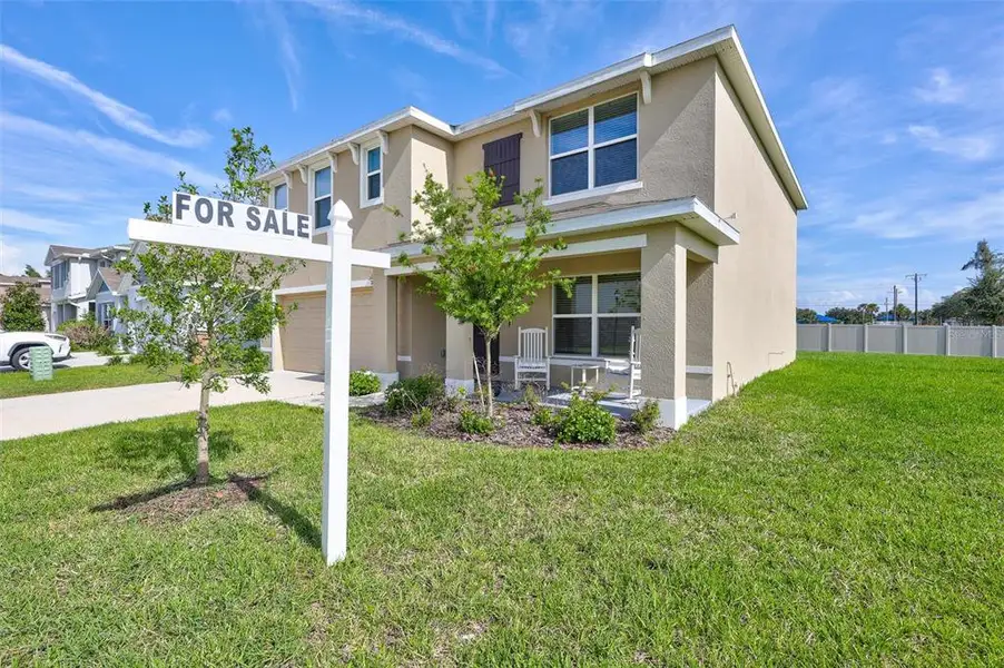 Exterior details and patio area of a home in , Tampa (Image 42).