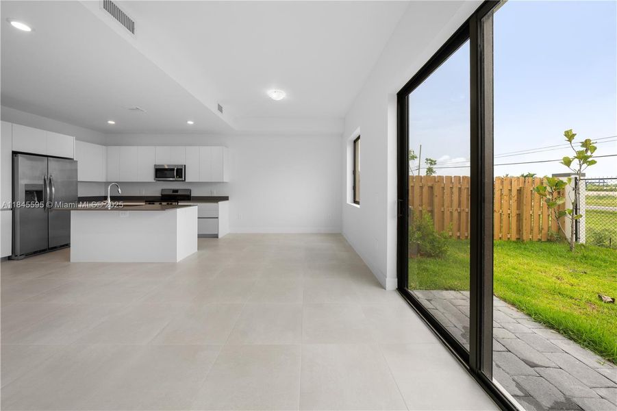 Spacious, unfurnished interior of a new home in , Florida City (Image 25).