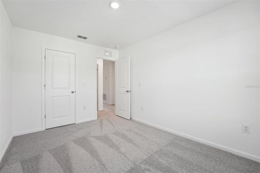 Spacious, unfurnished interior of a new home in Vista Walk, Dade City (Image 25).
