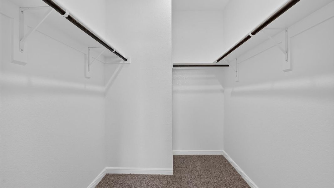 Spacious, unfurnished interior of a new home in Saratoga, Granbury (Image 23).