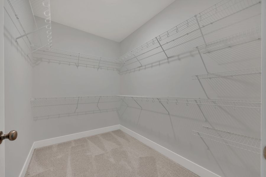 Spacious, unfurnished interior of a new home in Givens Park, Chattanooga (Image 26).