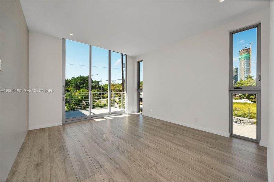 Spacious, unfurnished interior of a new home in , Miami (Image 55).