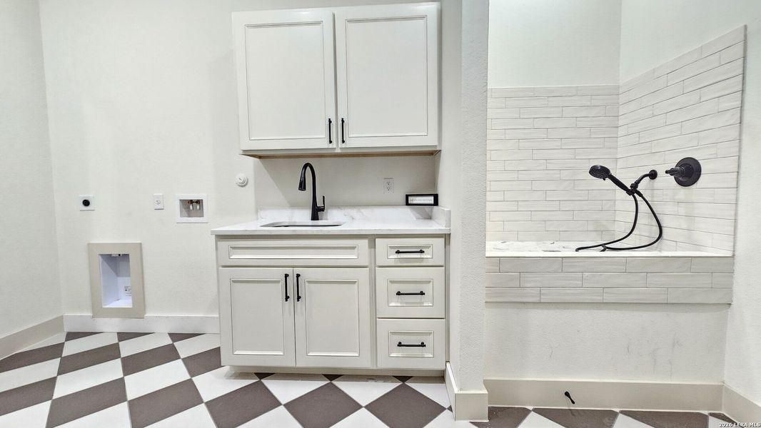 Furnished interior view inside a new home in , Adkins (Image 40).