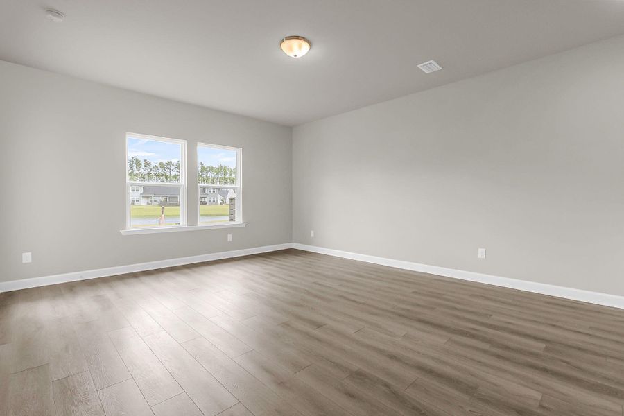 Spacious, unfurnished interior of a new home in , Summerville (Image 35).