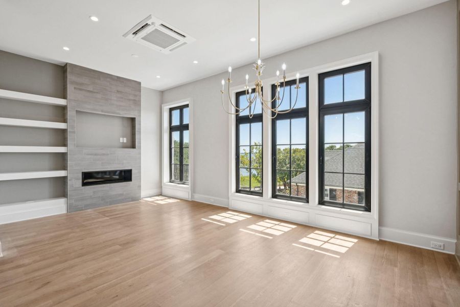 Spacious, unfurnished interior of a new home in , Charleston (Image 25).