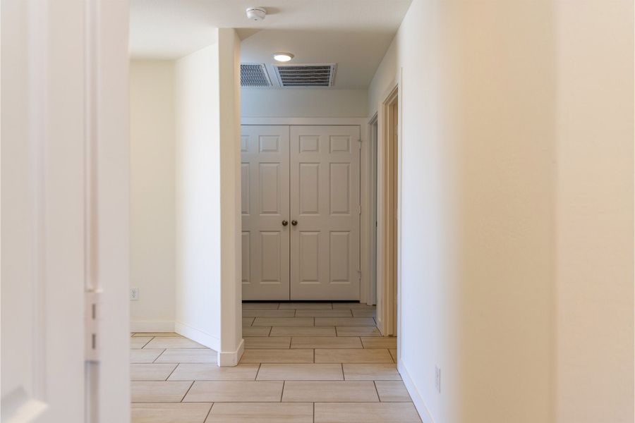 Spacious, unfurnished interior of a new home in Rancho Santa Rosa, Maricopa (Image 16).