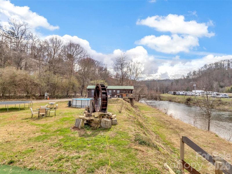 Community amenities in , Sylva (Image 22).