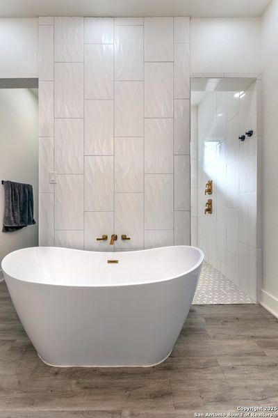 Furnished interior view inside a new home in , La Vernia (Image 18). Furnished interior view inside a new home in , La Vernia (Image 18).