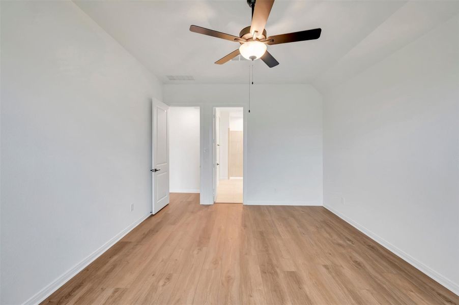 Spacious, unfurnished interior of a new home in Legacy - Retreat Collection, League City (Image 40). Spacious, unfurnished interior of a new home in Legacy - Retreat Collection, League City (Image 40).