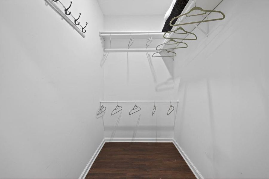 Spacious, unfurnished interior of a new home in , Oxford (Image 19).