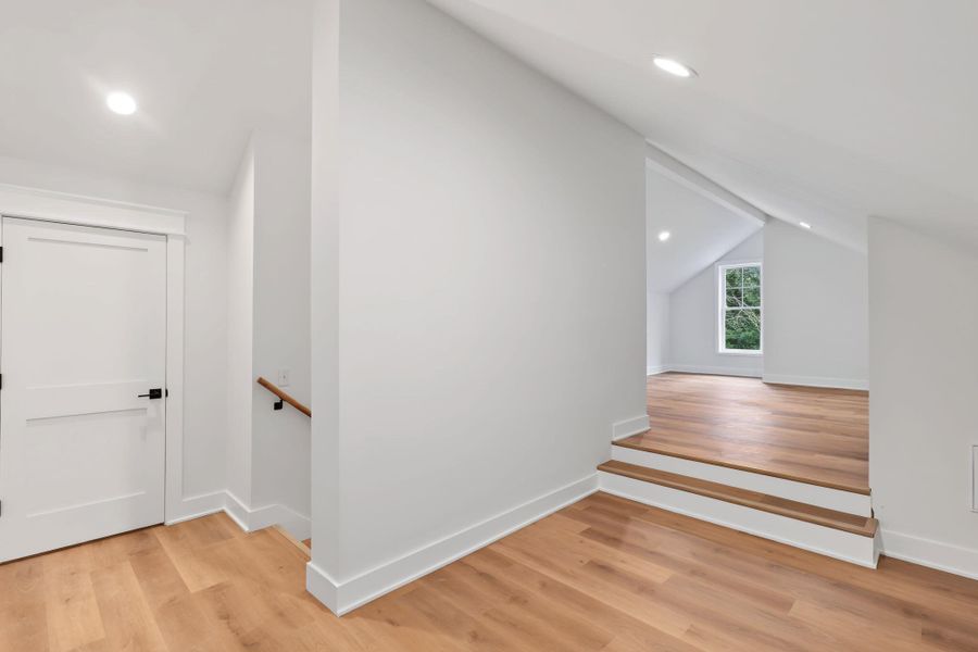 Spacious, unfurnished interior of a new home in , Hollywood (Image 14).