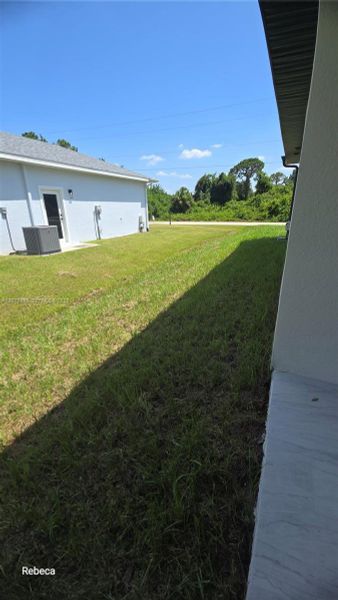 Exterior details and patio area of a home in , Lehigh Acres (Image 4).