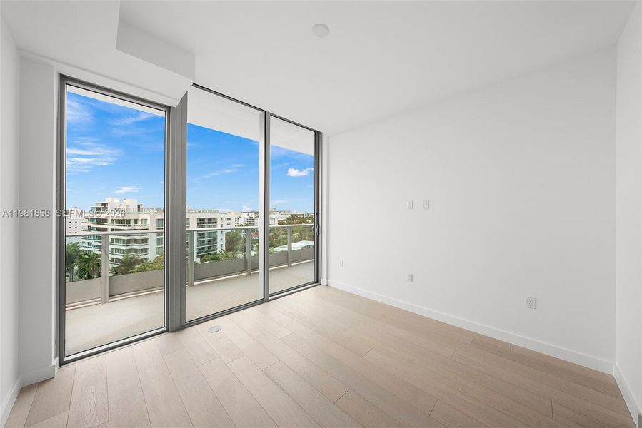 Spacious, unfurnished interior of a new home in , Bay Harbor Islands (Image 13).