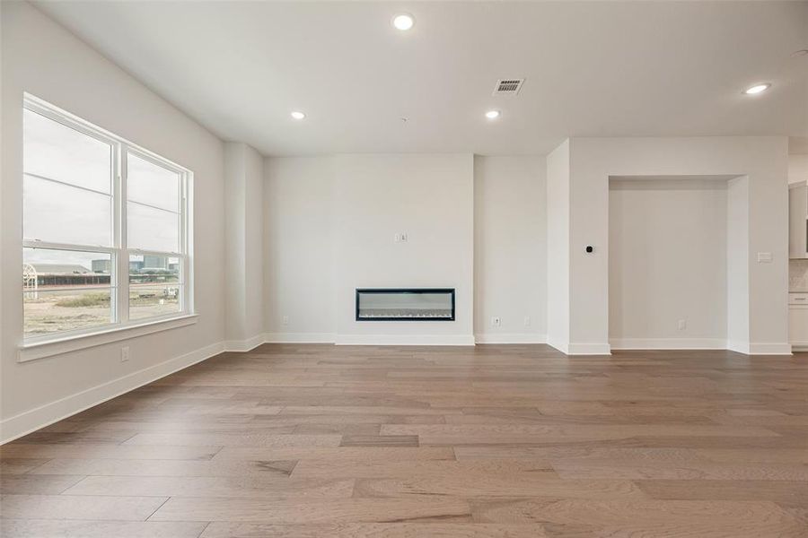 Spacious, unfurnished interior of a new home in Collin Creek, Plano (Image 17).