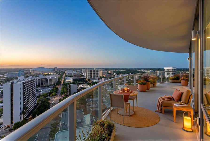 Condo located in St. Petersburg, FL showcasing its design and architecture (Image 3). Condo located in St. Petersburg, FL showcasing its design and architecture (Image 3).