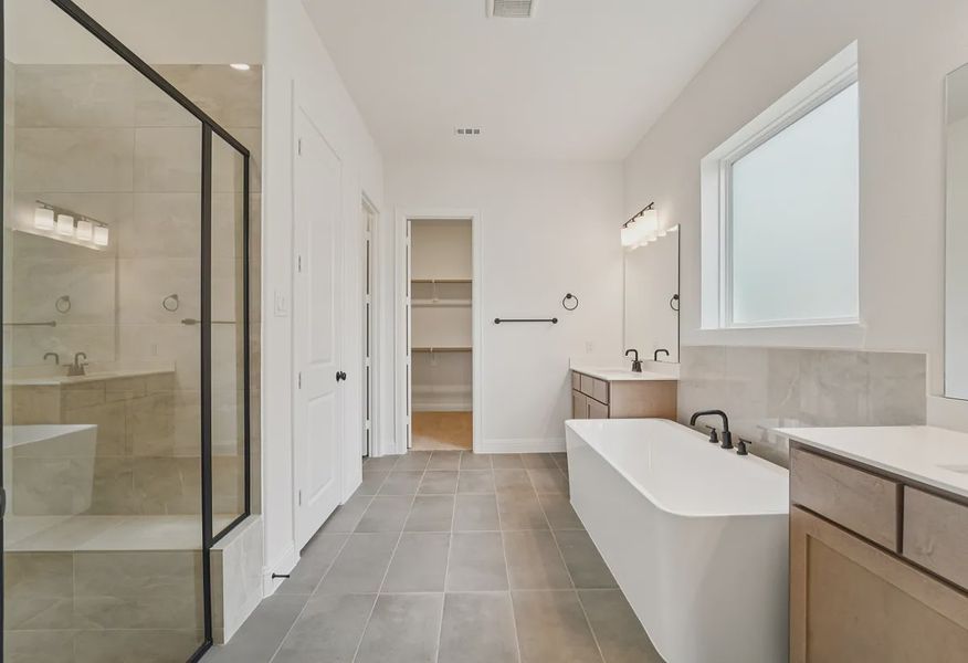 Homesite 6301 Primary Bath - 10 of 19