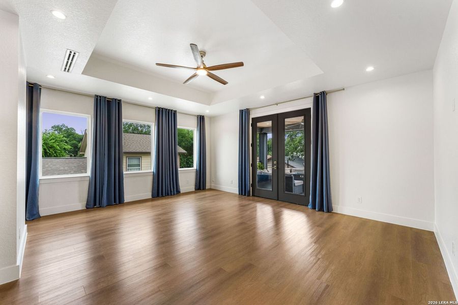 Spacious, unfurnished interior of a new home in , San Antonio (Image 24).