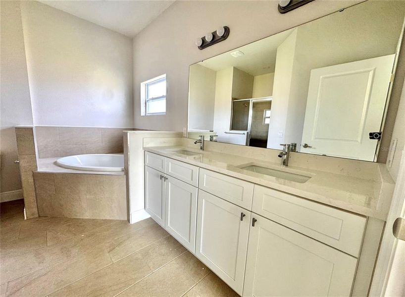 Furnished interior view inside a new home in , Orlando (Image 3).