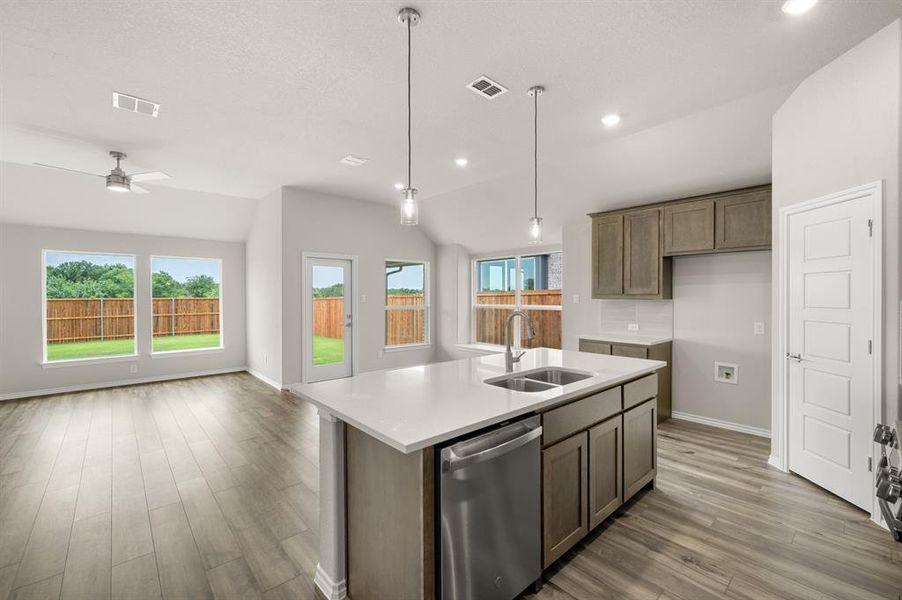 DFW-Meadow Park-Concept 1790-7417 Lavender Lane- Kitchen- -Risewell Homes-4