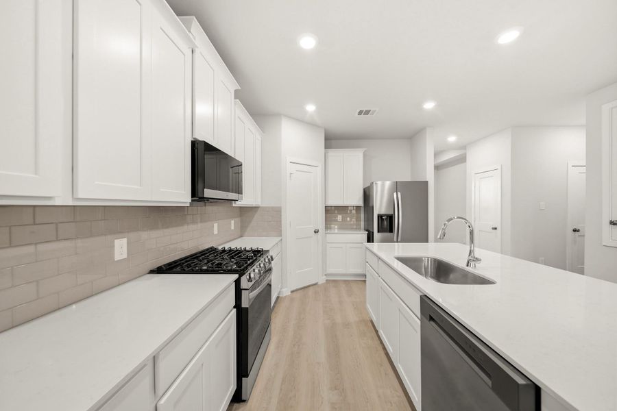 Furnished interior view inside a new home in Lago Mar, Texas City (Image 5).