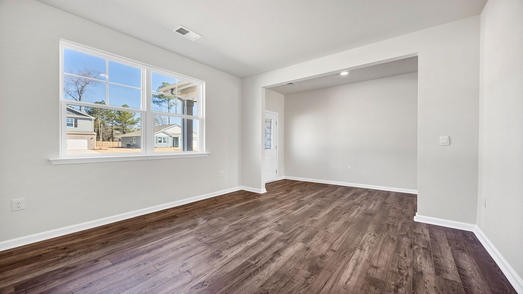 Spacious, unfurnished interior of a new home in Sease's Pond, Gilbert (Image 14).